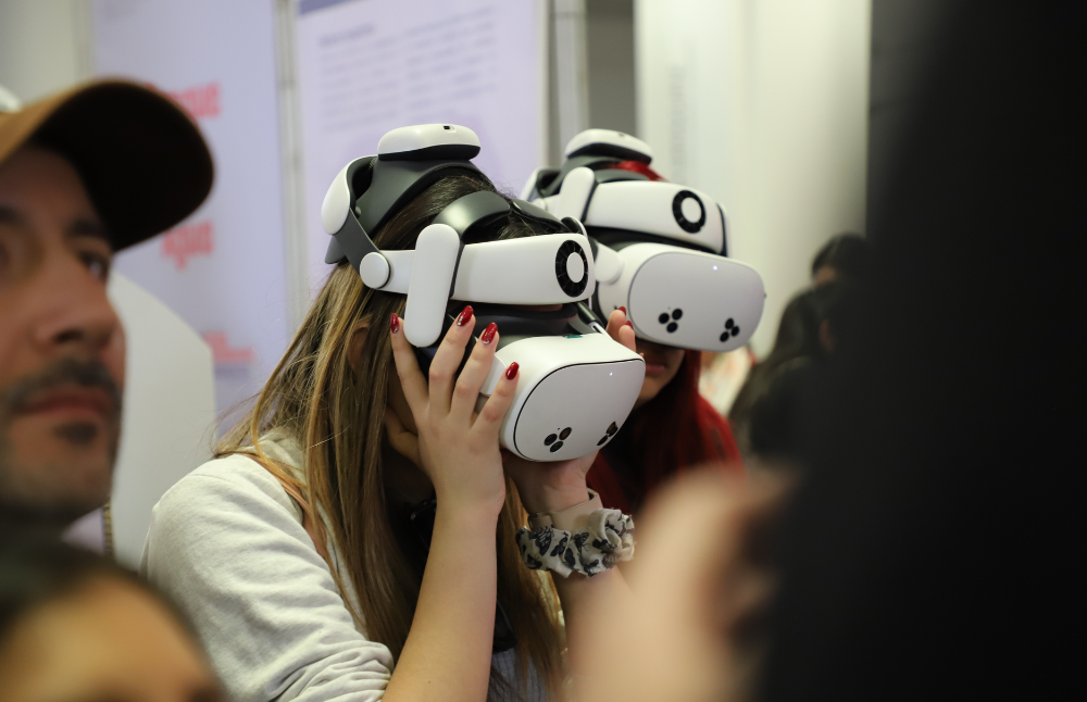 De acuerdo con la Vicerrectora de Extensión y Comunicaciones de la Universidad de Chile, Prof. Pilar Barba, “vemos en este evento una oportunidad invaluable para acercar la ciencia, la innovación y la creación a la comunidad, compartir los frutos de nuestras investigaciones e inspirar a las nuevas generaciones”. 