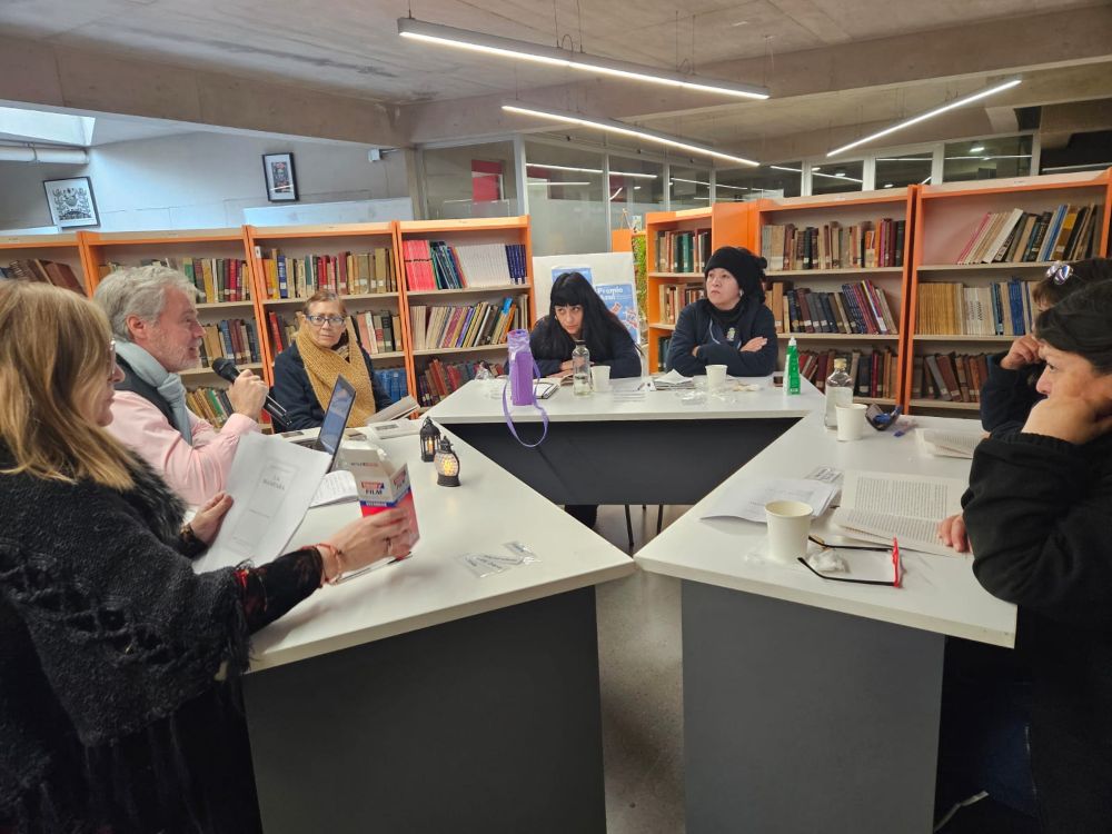 El taller La Mochila Celeste se realizó en la Biblioteca Enzo Faletto, FACSO.