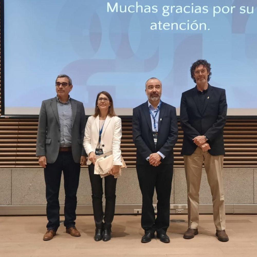 Autoridades de la Universidad, de FCFM, de DPP y Prof. Soledad Paladino