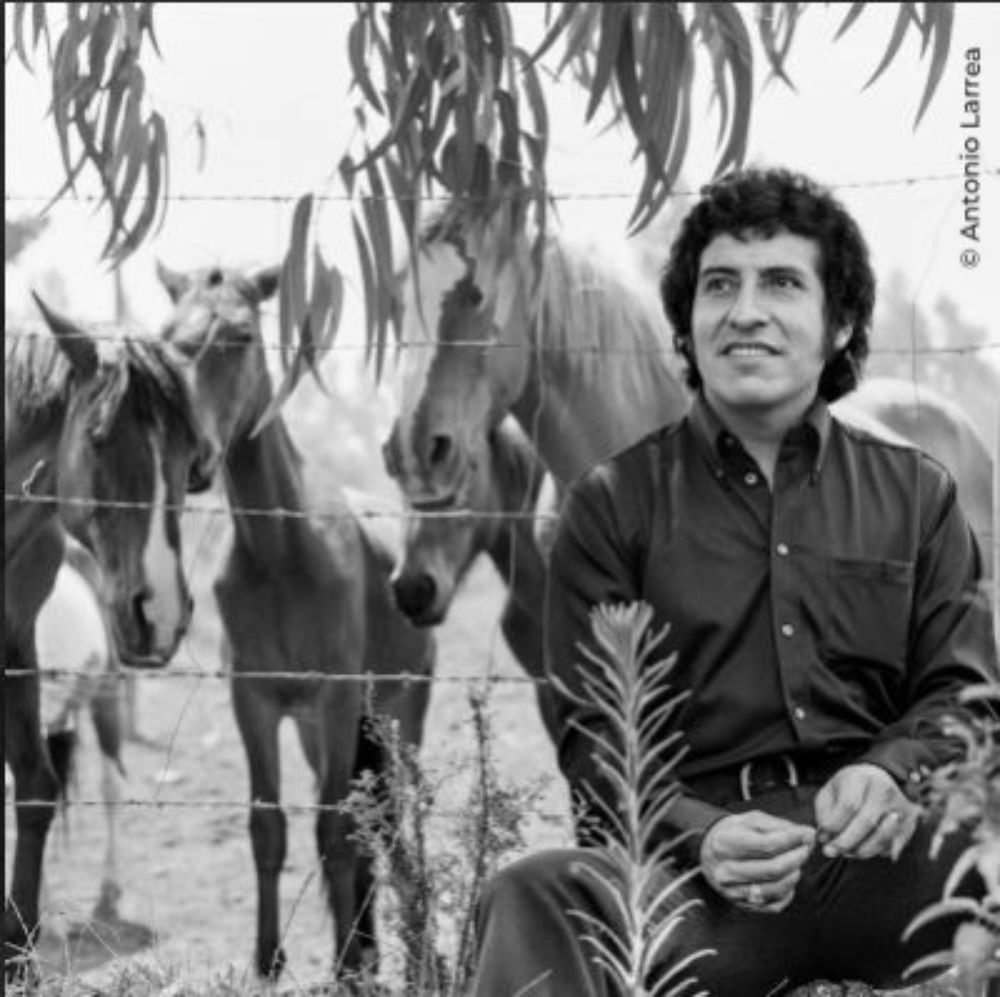exposición “Víctor Jara: Dos Miradas (1965-1972)”
