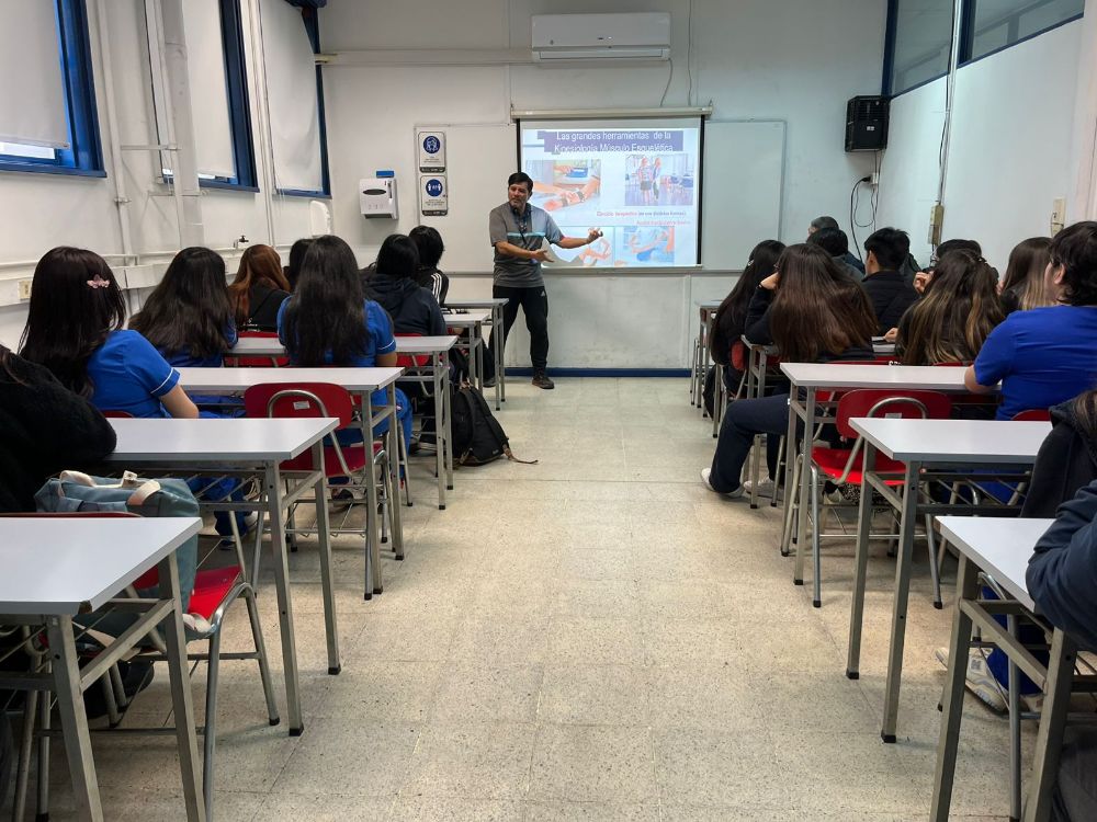 Las y los estudiantes pudieron participar en talleres sobre las distintas carreras del área de la salud.
