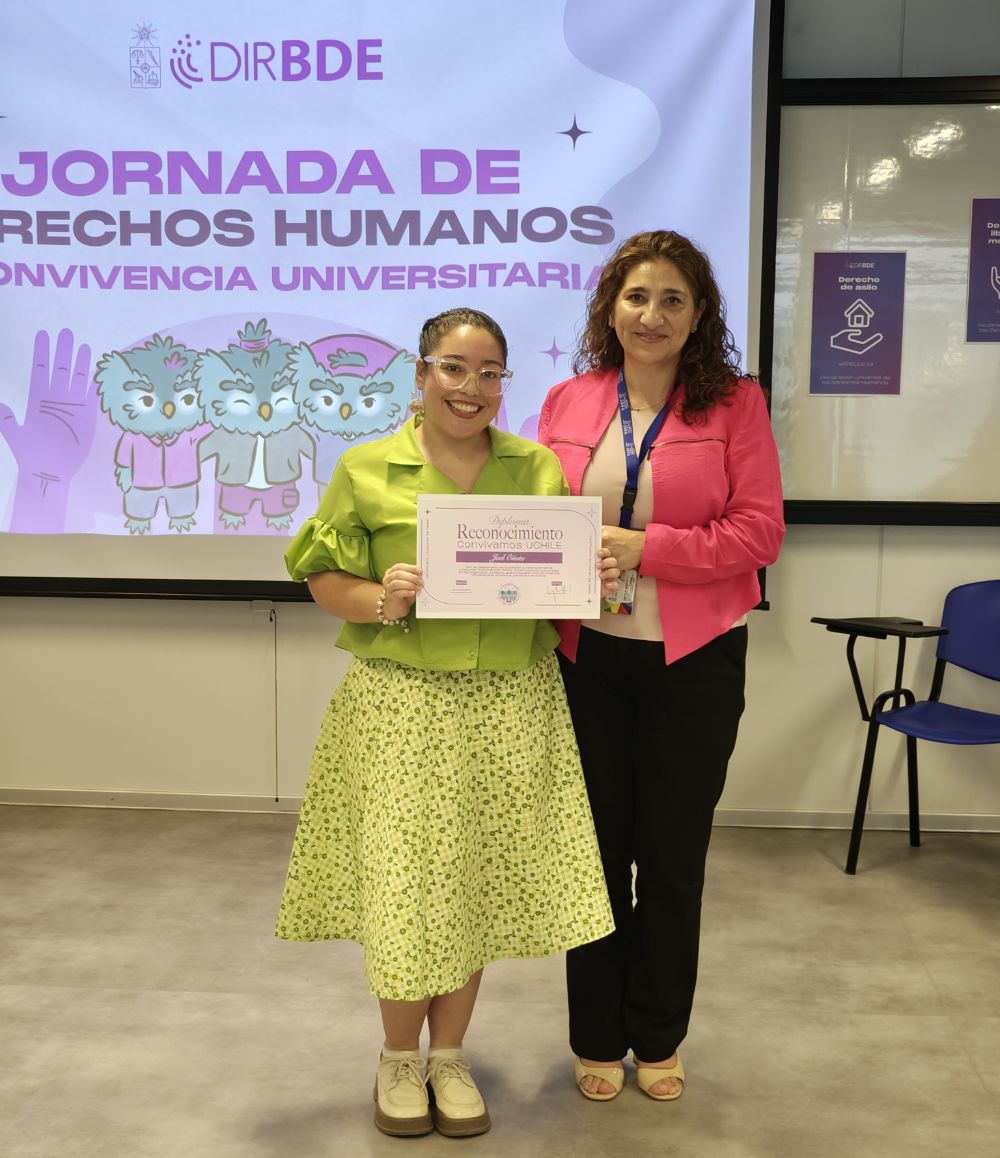 Entrega de reconocimiento a las/os ganadores del concurso de reels