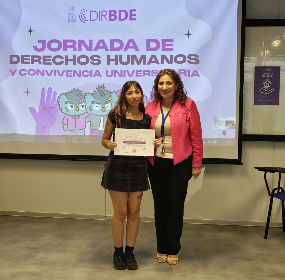 Entrega de reconocimiento a las/os ganadores del concurso de reels