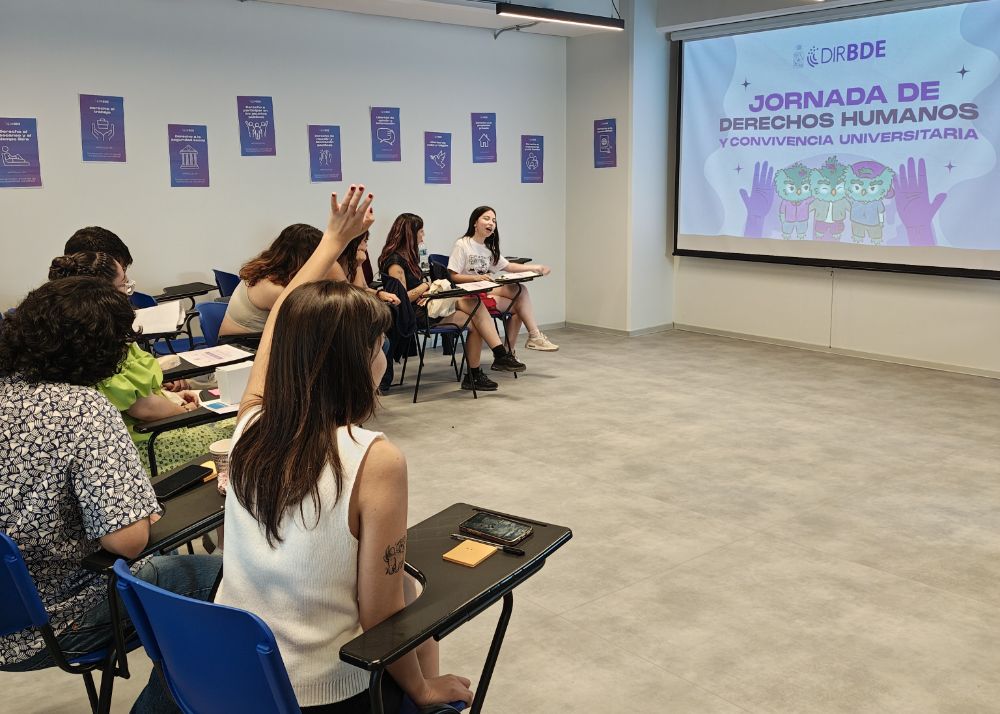 Entrega de reconocimiento a las/os ganadores del concurso de reels