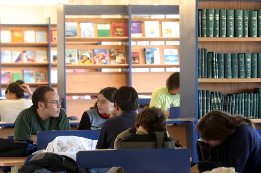 Imagen referencial de estudiantes Uch (Odontología). Gentileza VEXCOM.