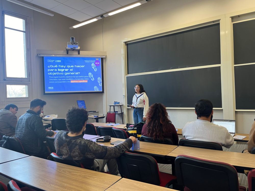 Esta actividad se realizó en el marco de la postulación al Premio Azul Creatividad Estudiantil 2025.