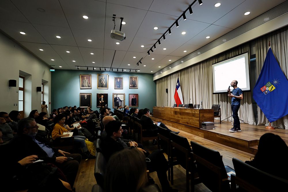 Charla magistral "El futuro del libro y el libro del futuro".