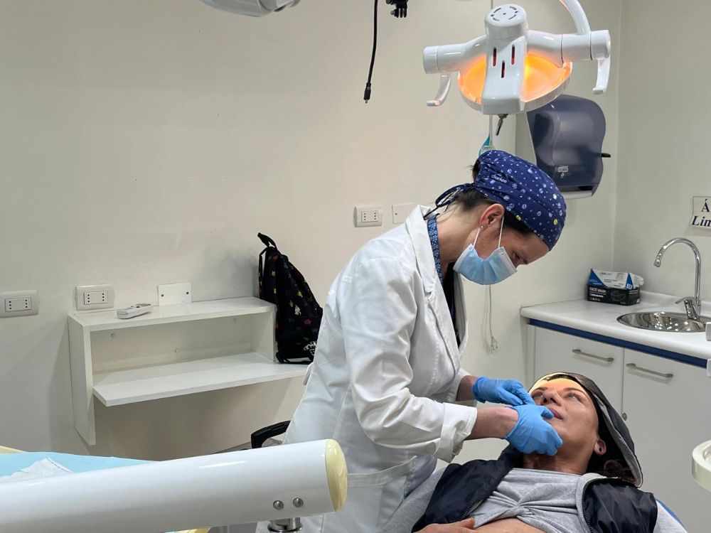 Intervención odontológica en paciente de Transformando Sonrisas