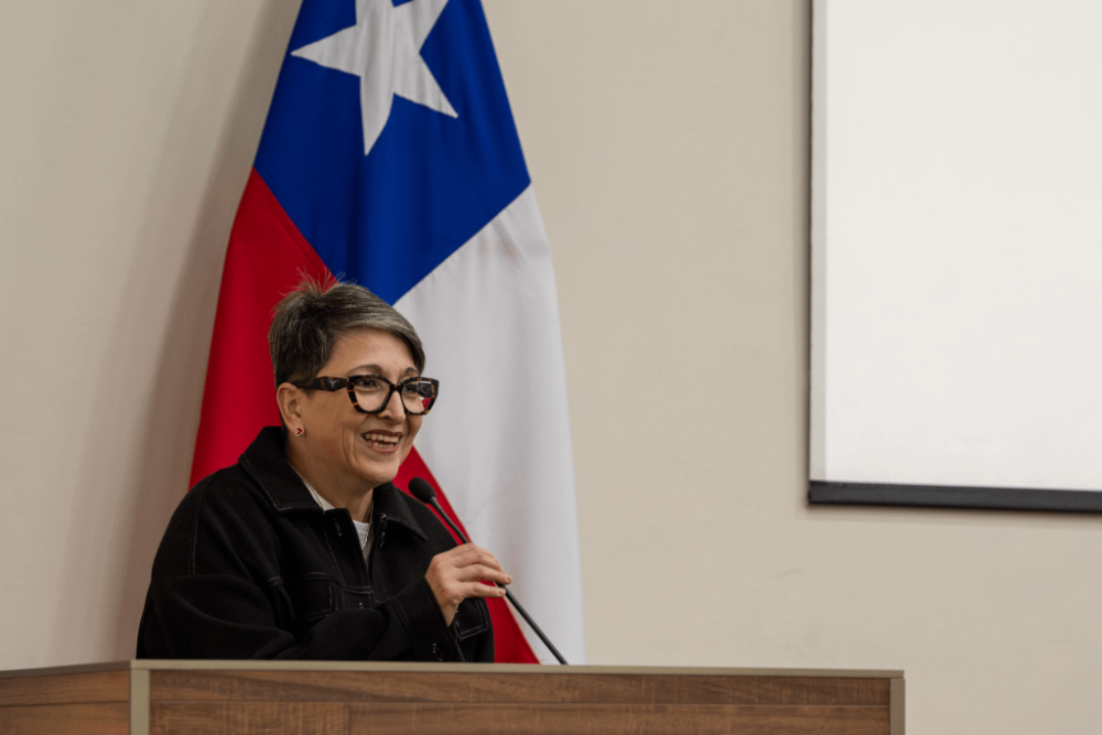 "La inteligencia artificial puede gatillar muchas preguntas, lo que es sin duda inherente a su naturaleza disruptiva. La información y la preparación juegan entonces un rol clave para empoderar nuestras actividades", remarcó Alejandra Bonatti, periodista y gerenta de Comunicaciones para Google Chile y Perú 