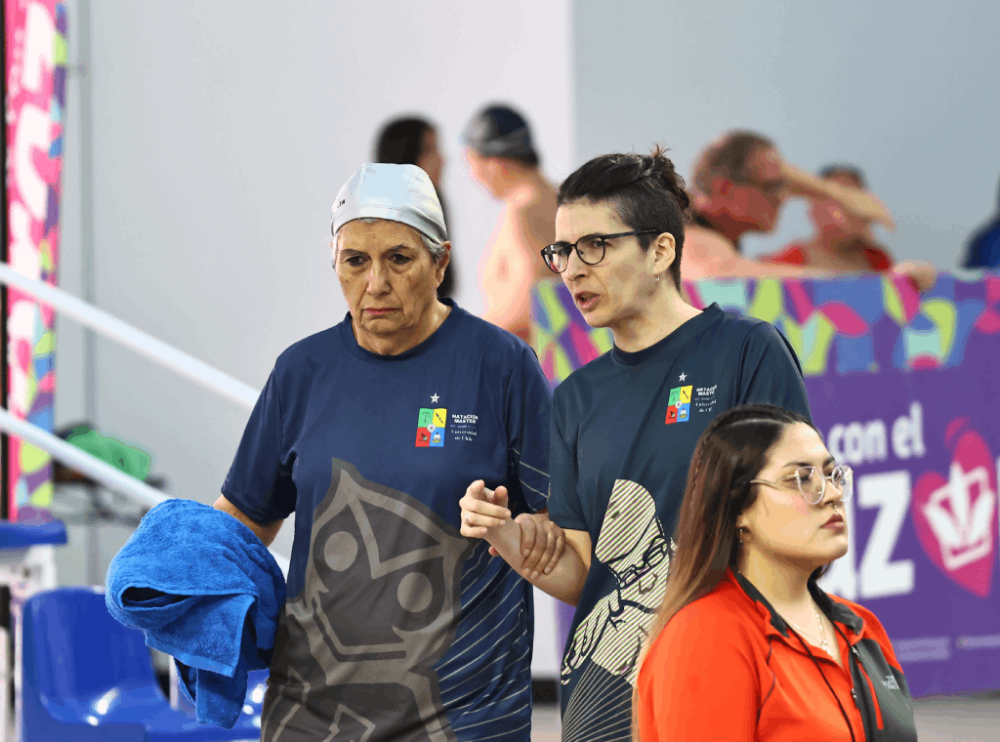 La mamá de Alejandra, Carmen Silva tiene 80 años, es fanática de la U y fue quien la motivó a insistir en la natación.   