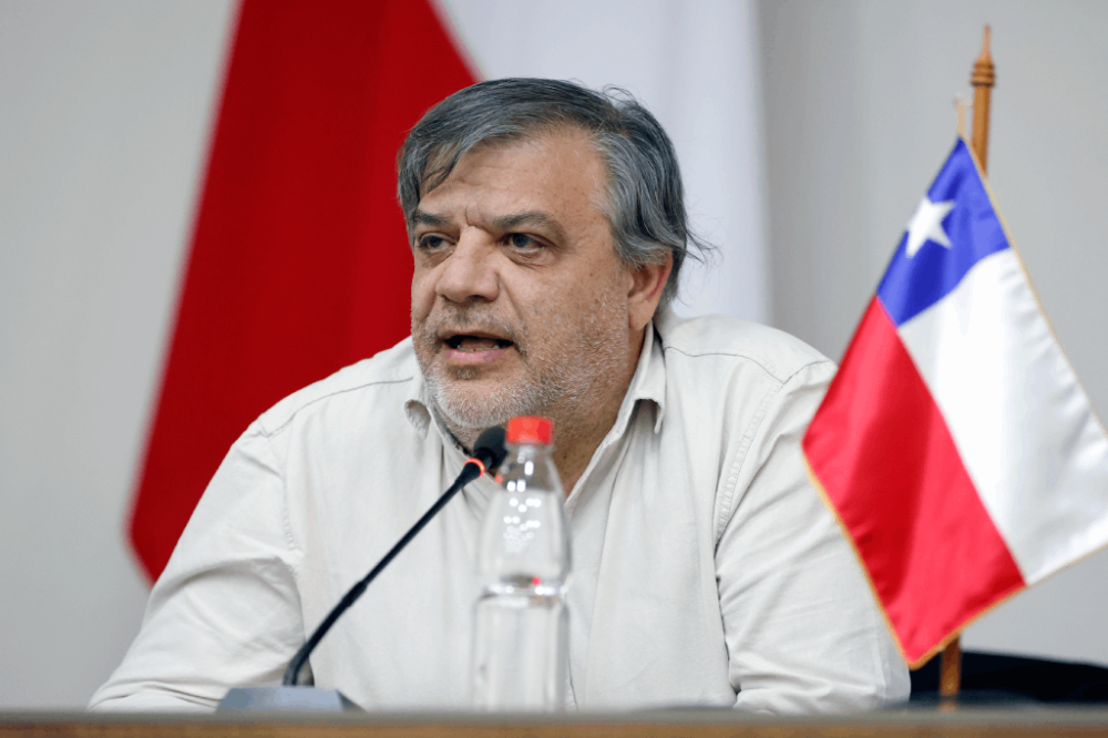 El decano de la Facultad de Ciencias Exactas y Naturales de la Universidad de Buenos Aires, Guillermo Durán, defendió que el impacto de la IA requiere todas las disciplinas. La investigación en salud, medio ambiente o derecho necesita de especialistas en computación, pero también de sociólogos, abogados y humanistas.