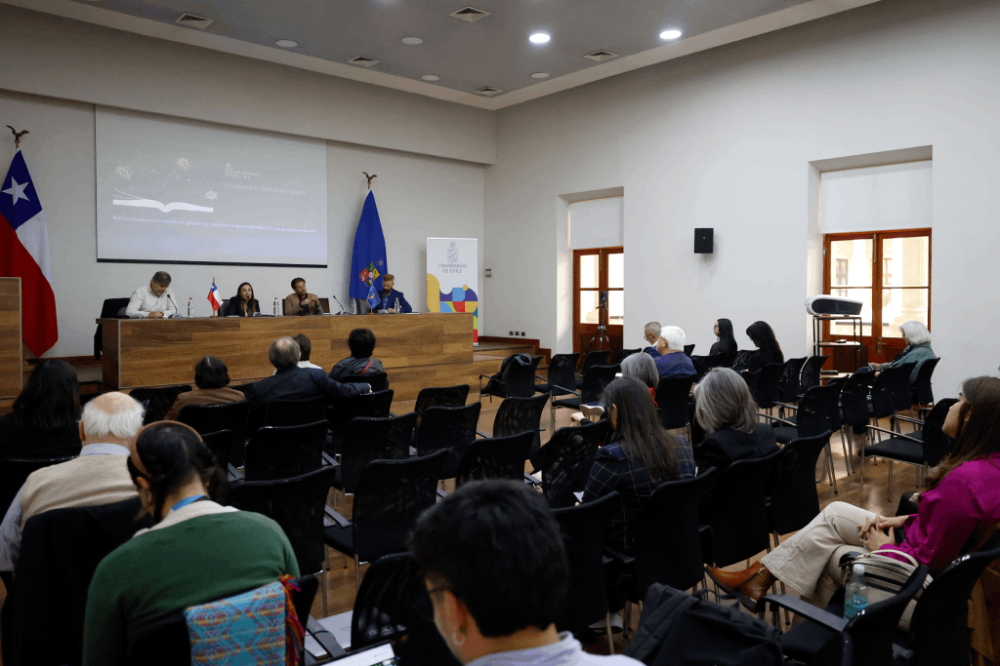 Los expositores del seminario  “Desafíos a la libertad, ética e integridad en investigación frente a los nuevos desarrollos tecnológicos”, coincidieron en que la IA ya se usa en búsqueda de literatura, diseño de experimentos, cálculo y análisis, pero reconocieron “riesgos” en la uniformidad de enfoques, en la dependencia de plataformas globales y en la exposición de datos sensibles.