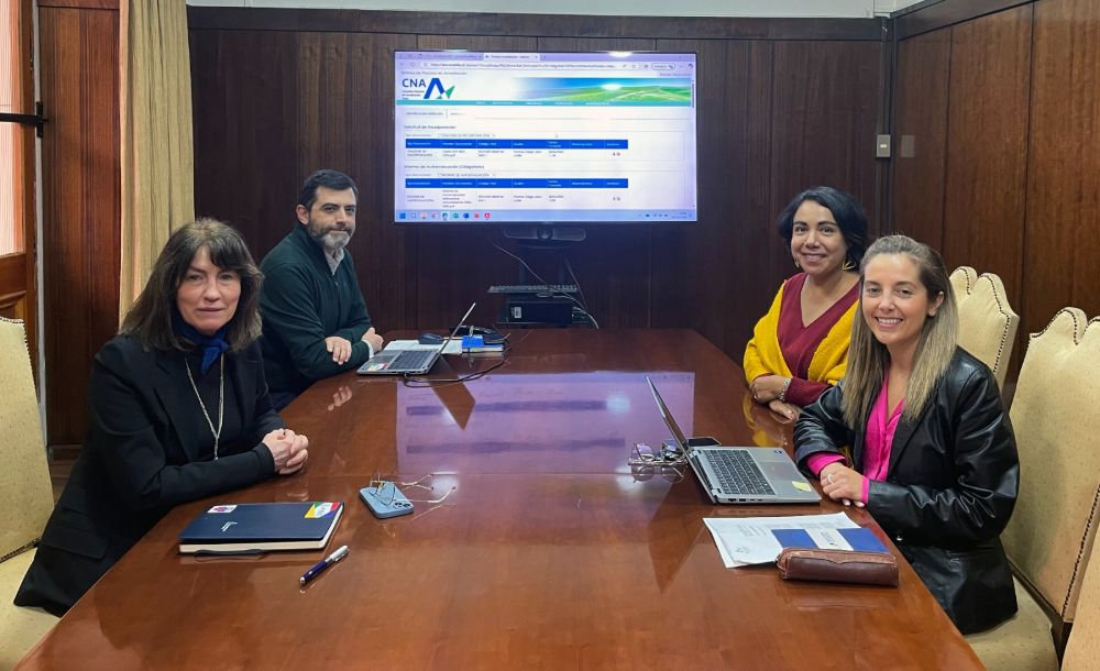 El equipo, dirigido por la prorrectora Alejandra Mizala, envió el informe de autoevaluación el 28 de abril. Desde ese momento, nuestra Universidad comienza otra etapa de la acreditación, donde se generará un informe sobre la muestra intencionada de programas formativos y la visita de pares evaluadores. 