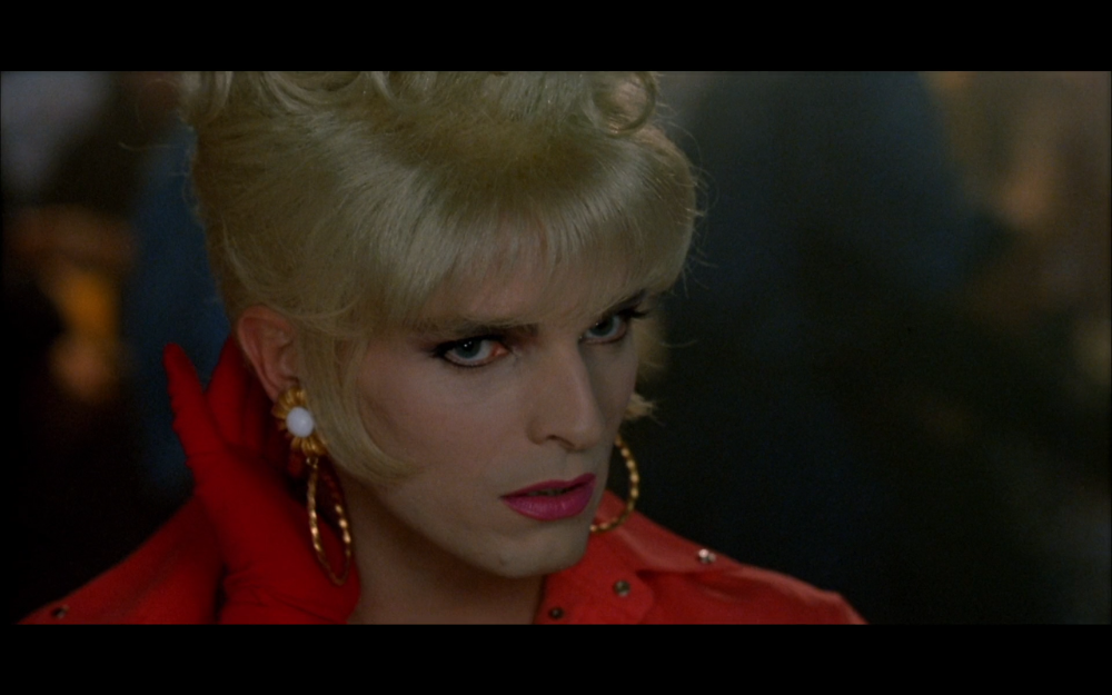 "Tacones lejanos", una película de enredos amorosos que cuenta con la actuación de Miguel Bosé, quien interpreta a un juez y también a una drag-queen.