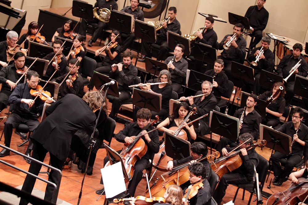 La Orquesta Sinfónica de Chile interpreta en una función especial la Sinfonía n°7 de Beethoven.