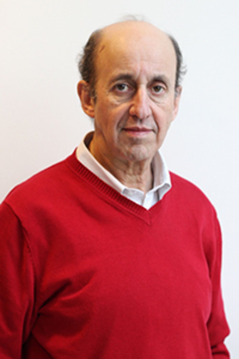 Senador Universitario Pablo Oyarzún Robles, académico de las Facultades de Artes y de Filosofía y Humanidades.