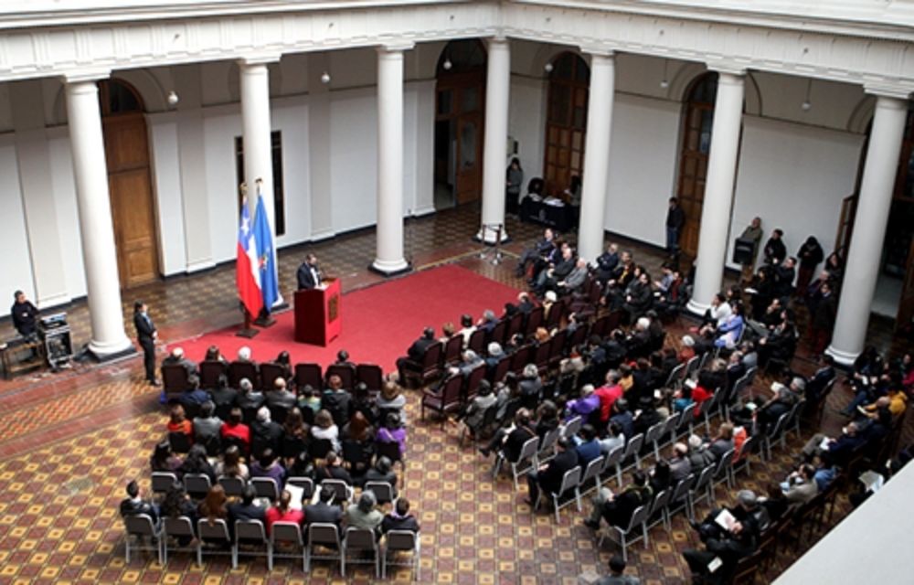 Asistieron a la ceremonia autoridades, comunidad universitaria y representantes de sitios de memoria y organizaciones de derechos humanos.