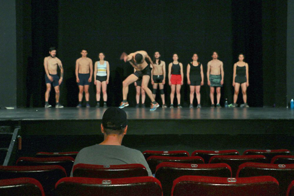 Esta dirección busca potenciar el trabajo artístico y cultural de los académicos/as de la Universidad de Chile.