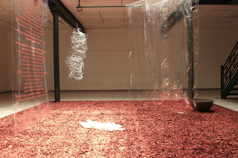 A través de actividades artísticas disciplinarias e interdisciplinarias, la institución acerca la creación a la sociedad impactando el acervo cultural del país.