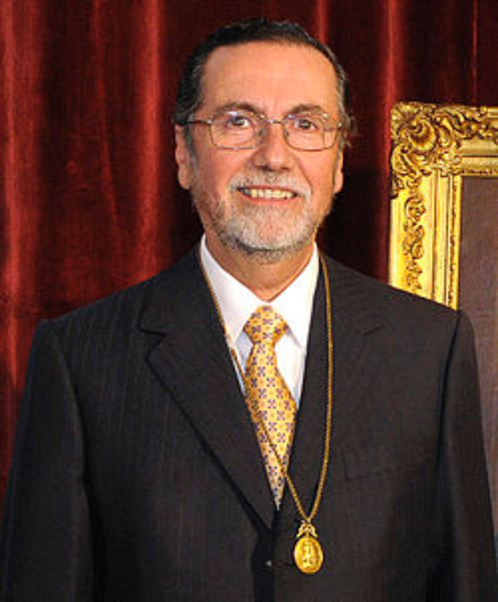 Prof. Víctor Pérez Vera