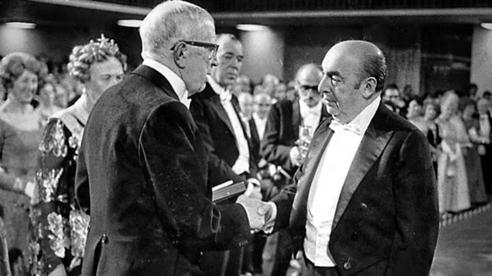 Neruda recibe el premio Nobel