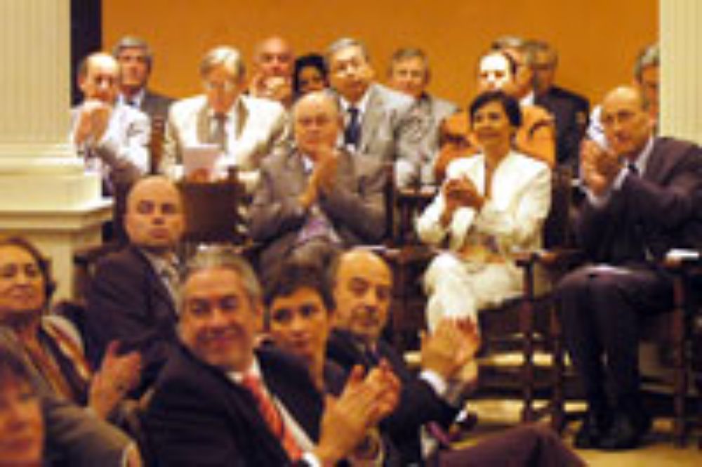 Autoridades académicas de las distintas Facultades e Institutos estuvieron presentes en este solemne acto.