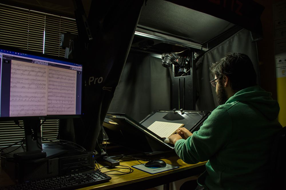 Digitalización de material bibliográfico