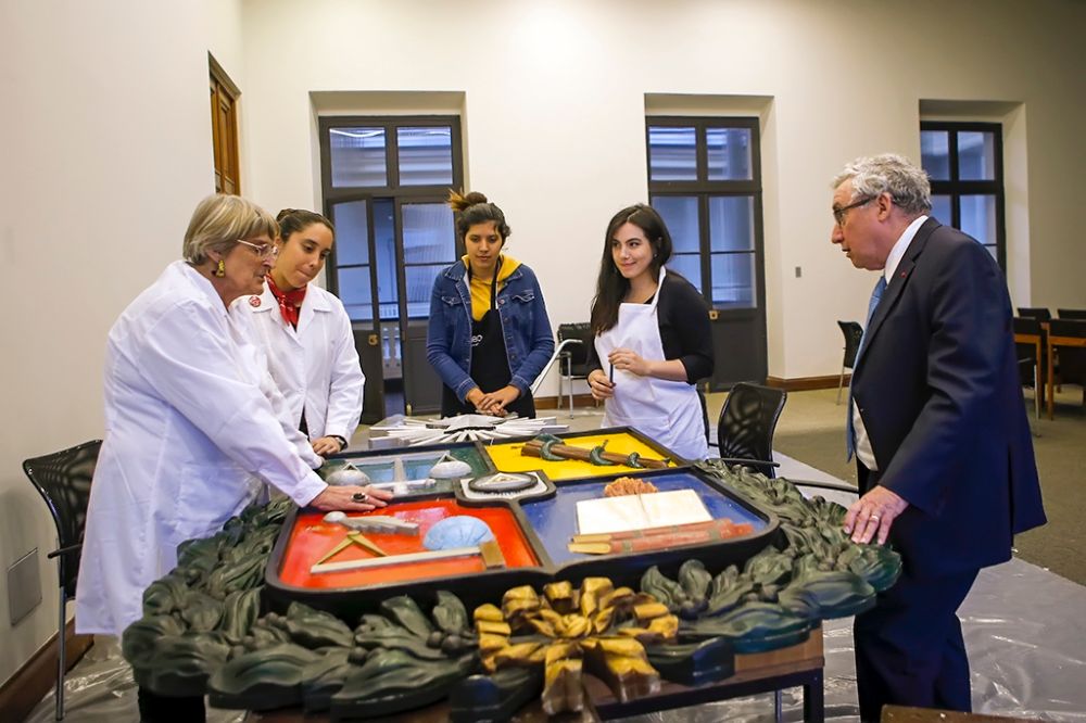 Escudo de la Universidad de Chile