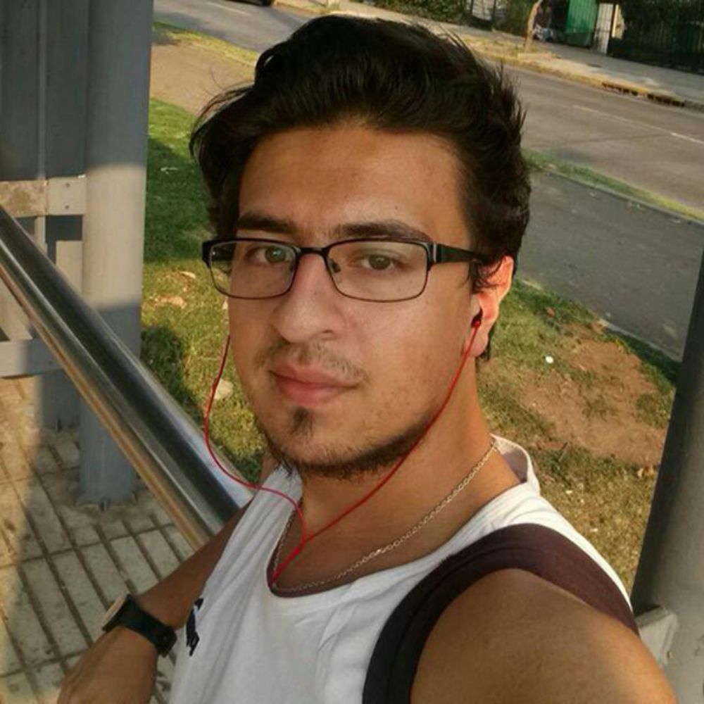 A través de un instrumento del Observatorio Paranal, "logramos disminuir el enorme brillo de la estrella y concentrar la visual en el espacio o surco, y así surgió nuestro candidato", indica Jorquera.