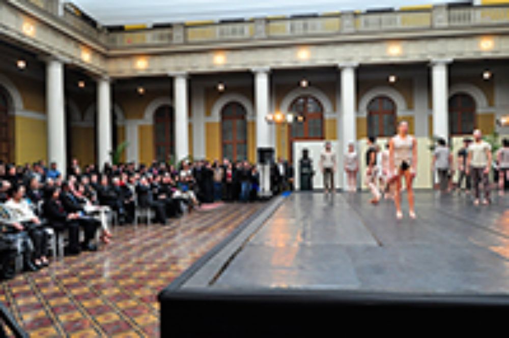 El Ballet Nacional Chileno presentó extractos de L'heure Bleue.