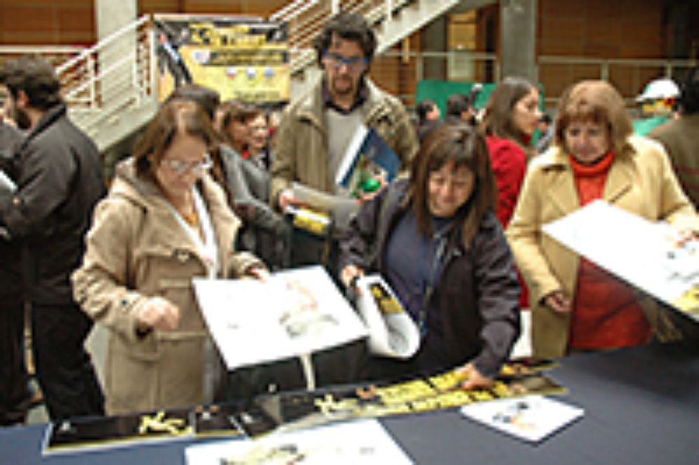 En la Facultad de Economía y Negocios se realizó la presentación de la campaña de prevención. 