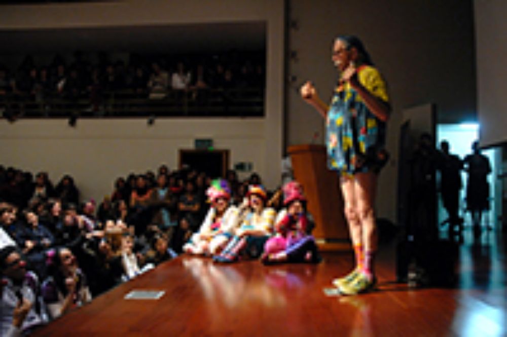 El humor fue protagonista de la charla del payaso-doctor.