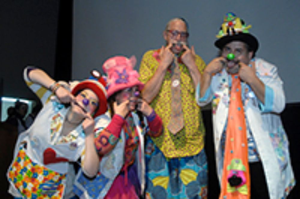 Patch Adams, se autodefine un payaso-doctor.