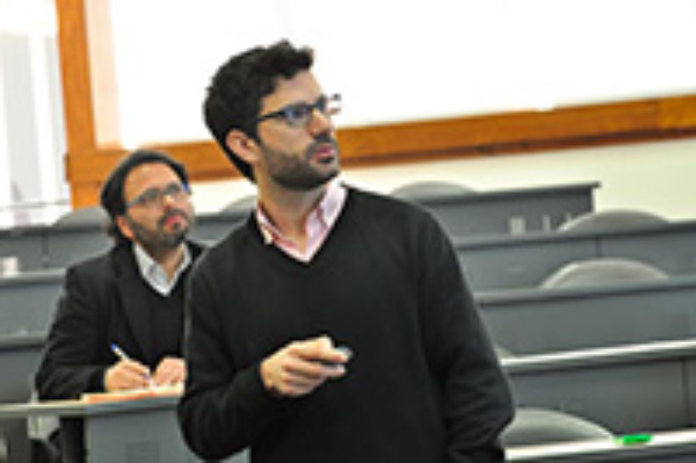 Federico Navarro, Licenciado en Letras de la Universidad de Buenos Aires y Doctor en Análisis del Discurso de la Universidad de Valladolid.