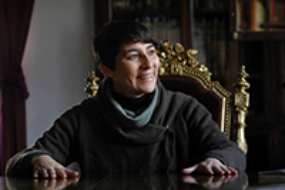 A un costado de la Casa Central se encuentra alojado el Archivo Central, antecedente directo de la Biblioteca Central de la Universidad de Chile.