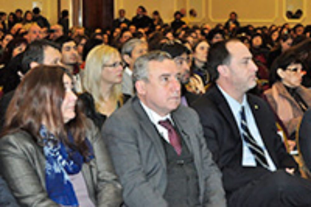 El Rector Ennio Vivaldi asistió a la inauguración este Congreso, instancia en la que se refirió al rol de los estudiantes en la discusión por la reforma educacional. 