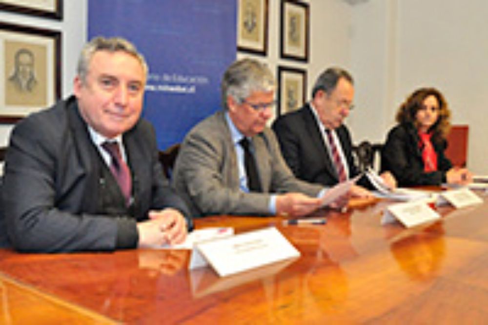 Rector Ennio Vivaldi junto a los demás jurados del Premio Nacional de Ciencias Aplicadas y Tecnológicas, Ministro de Educación, Rector de la U. de Concepción y Presidenta (S) de CONICYT. 