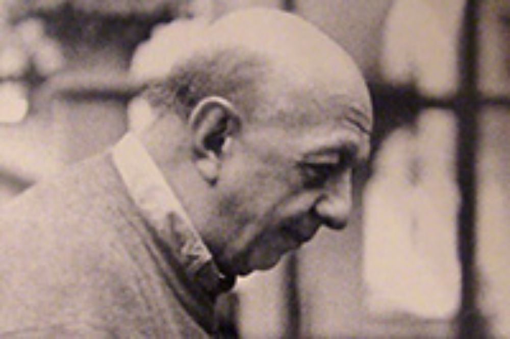 Profesor León Schidlowsky, Premio Nacional de Artes Musicales, quien desarrolló sus estudios en el Conservatorio Nacional.