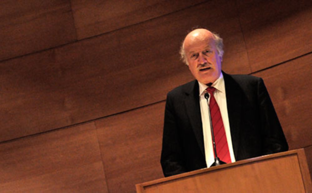 El Decano de la Facultad de Derecho (S) Pierino Perazzo presidió la ceremonia. 