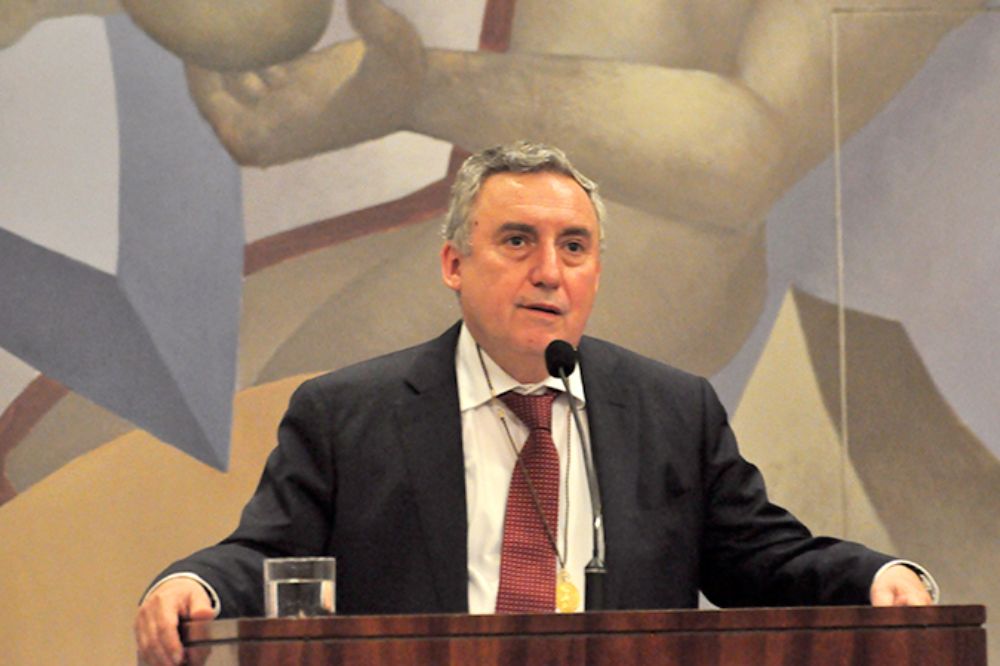 El Rector Ennio Vivaldi agradeció la labor cumplida por los docentes homenajeados.