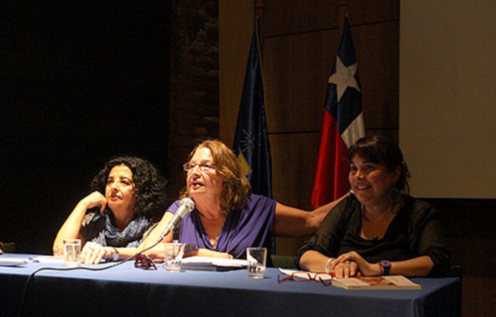 Kemy Oyarzún es académica de la Facultad de Filosofía y Humanidades.