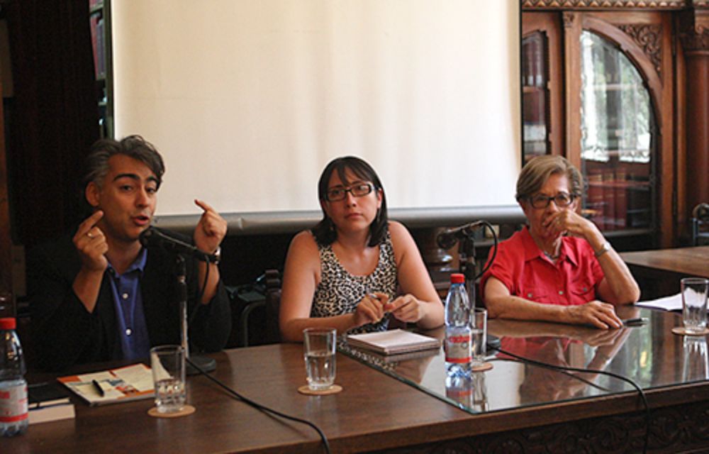 La Vicerrectora de Extensión y Comunicaciones, Faride Zeran, le dedicó esta nueva edición de Revista Anales al difunto Premio Nacional de Humanidades y Ciencias Sociales Humberto Giannini.