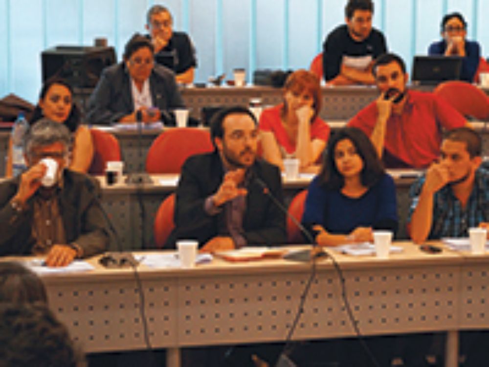 El Estudio fue dirigido por Pablo Duarte, Secretario Ejecutivo del CEV, y desarrollado por los analistas Camila Barraza y Juan José Rivas, a la derecha en la foto.