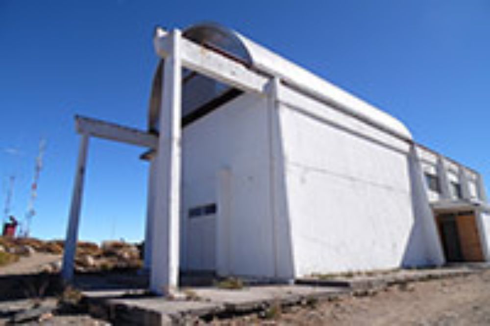 La siguiente etapa de esta colaboración está cerca: a fines de este año comenzará la reparación del espejo óptico del Maksutov, que pesa 500 kilos.