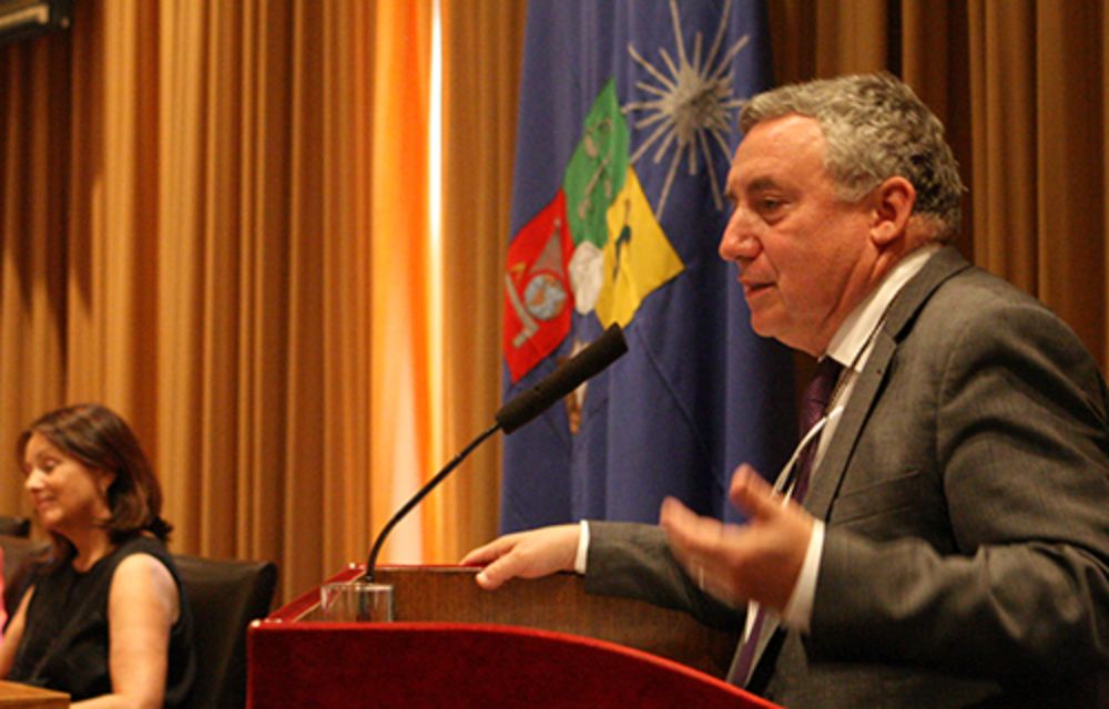 El Rector Ennio Vivaldi presidió la ceremonia realizada en la Casa Central de nuestra Universidad.