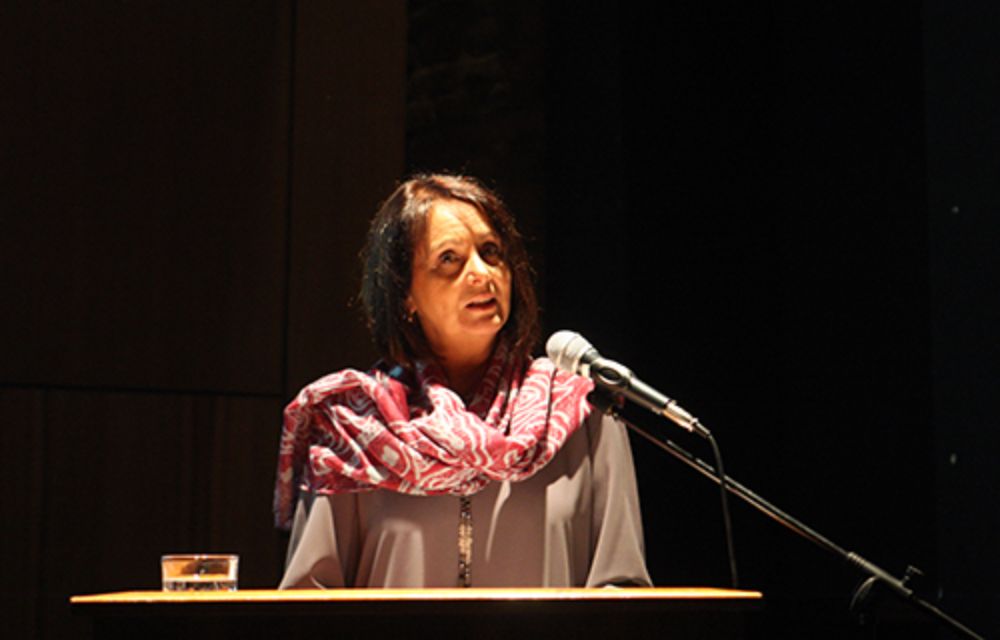 La Directora de Pregrado, Leonor Armanet, destacó el valor de los libros publicados.