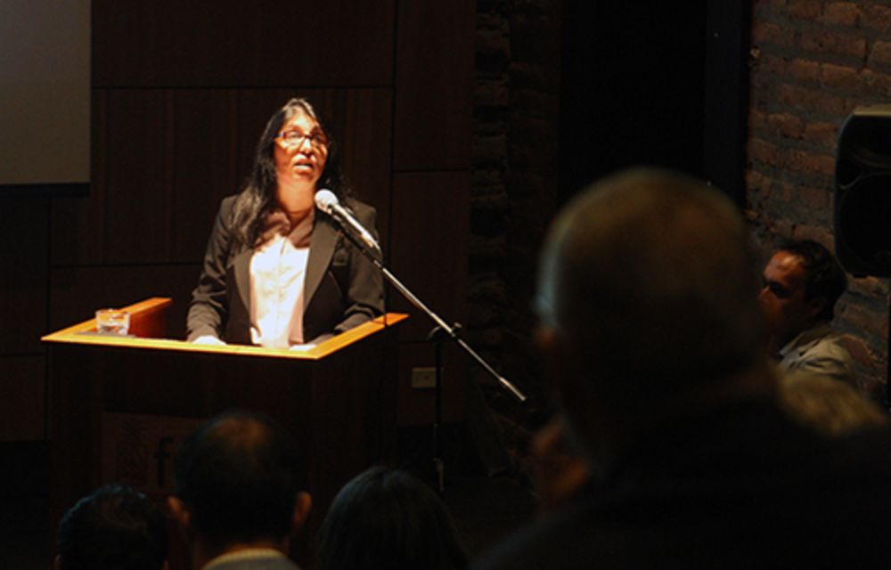 Angélica Riquelme, académica de la Facultad de Ciencias Sociales presentó el texto "Aprendizaje activo, diversidad e inclusión". 