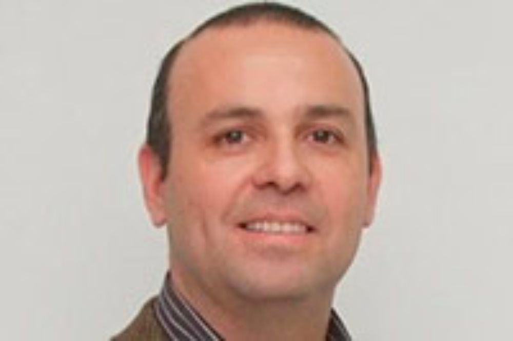 Profesor Leonardo Sáenz, Director del Laboratorio de Vacunas Veterinarias de Favet.