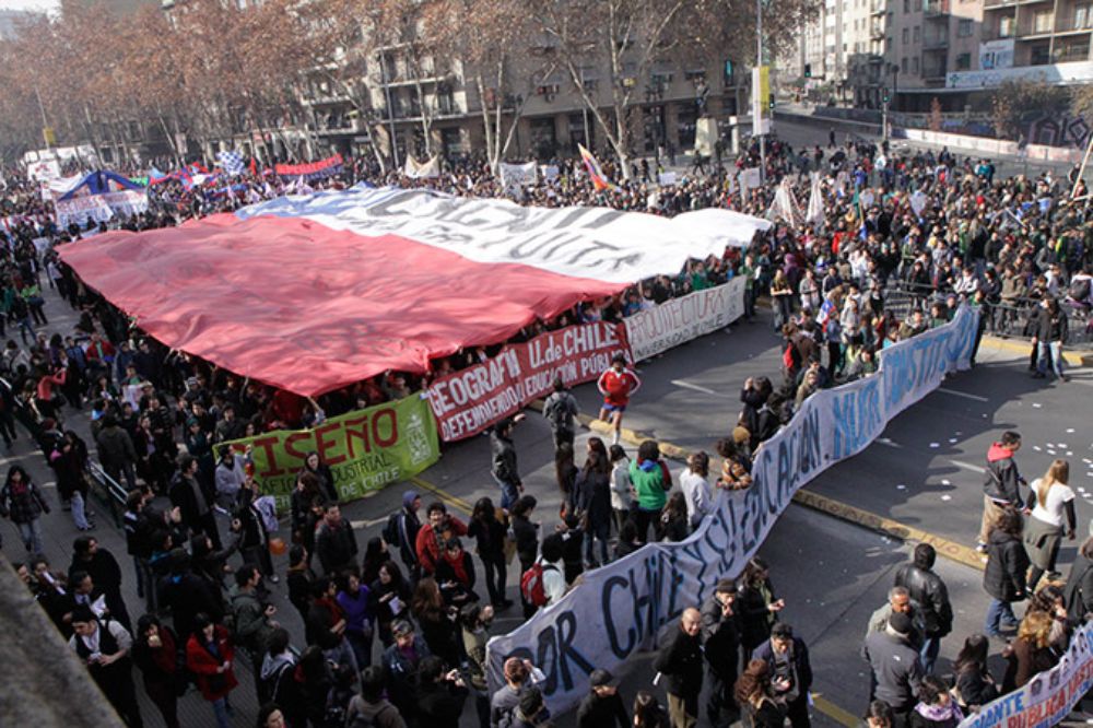 La vocera del movimiento "Marca AC", Mariana Loyola, asegura que la iniciativa busca "limpiar una clase política añeja y cambiar la Constitución de Pinochet".