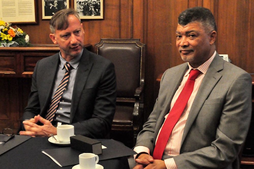 La Universidad de Johannesburgo nació el 2005 de la fusión de tres instituciones de educación superior, siendo una de las mayores fusiones tras 1994.